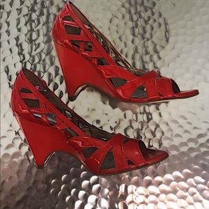 Red peep-toe with intricate cross cross design